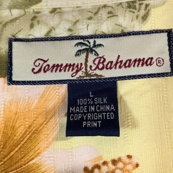 Tommy Bahama Relax Yellow Silk Hawaiian Camp Shirt Hibiscus n Pineapple Vintage - Picture 2 of 4